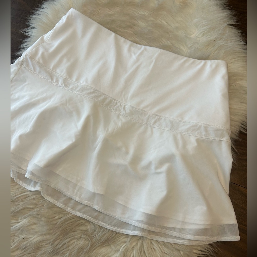 ATHLETA ‘Upbeat’ Mesh Overlay Tennis Skirt Skort - Picture 3 of 15